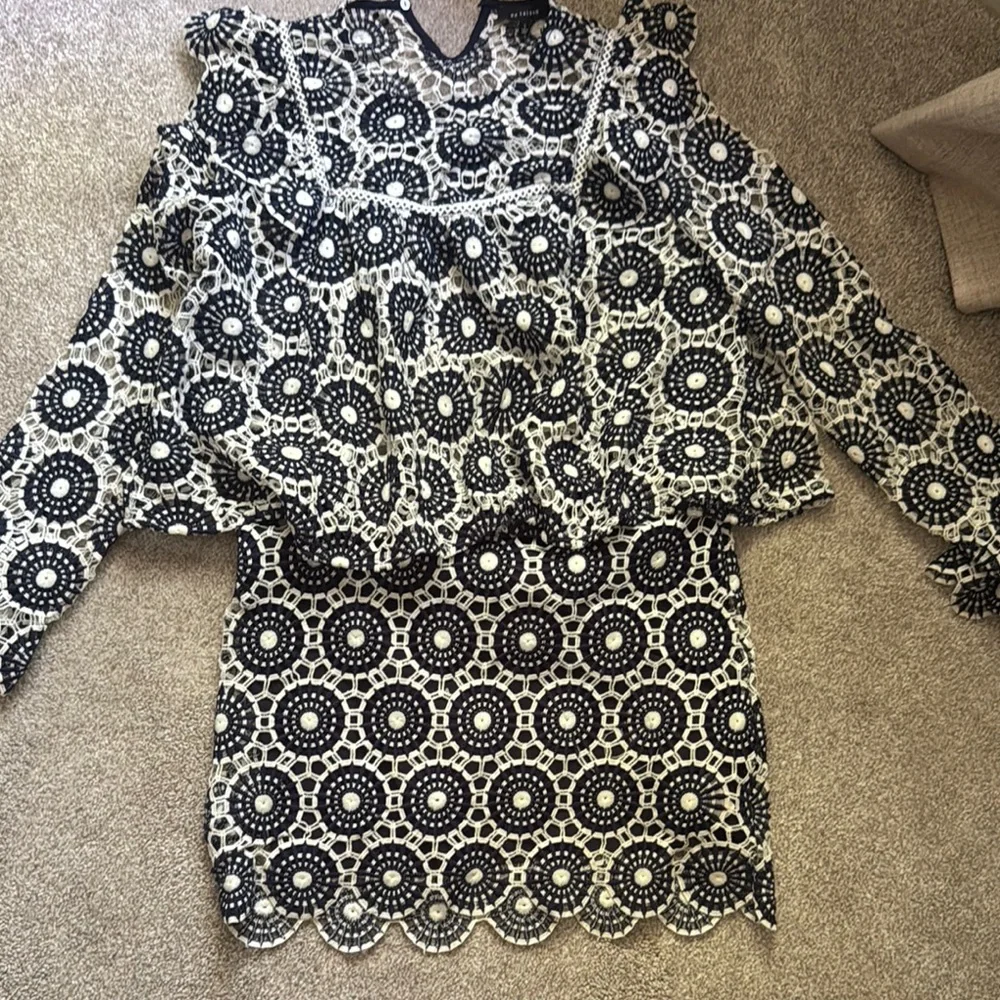 Anthropologie En Saison embroidered long sleeve crochet set. - Picture 4 of 5